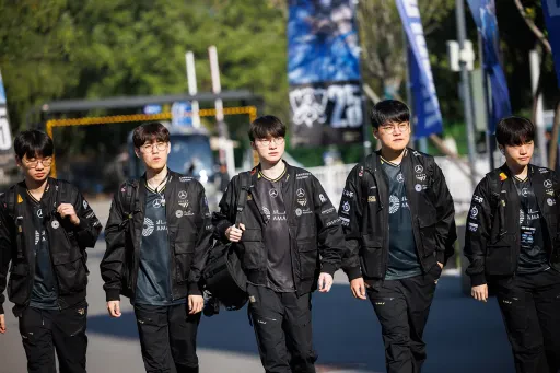 T1 обыграла Invictus Gaming и вышла в основной этап Worlds 2025