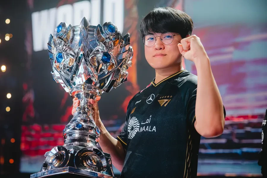 Gumayusi покинул T1 после семи лет в составе