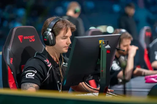 dev1ce может перейти в 100 Thieves и воссоединиться с Лукасом «gla1ve» Россандером
