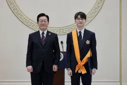 Президент Южной Кореи наградил Faker медалью Чхонджон