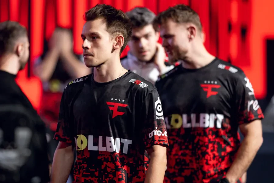 FaZe начала сезон с поражения от EYEBALLERS на BLAST Bounty