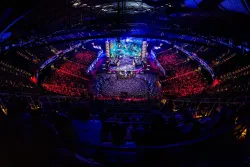 Фанаты Dota 2 призвали проводить больше турниров на аренах