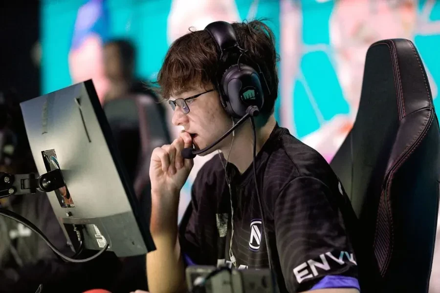 ENVY рассталась с Алекcом «canezerra» Баньясом после годового бана от Riot