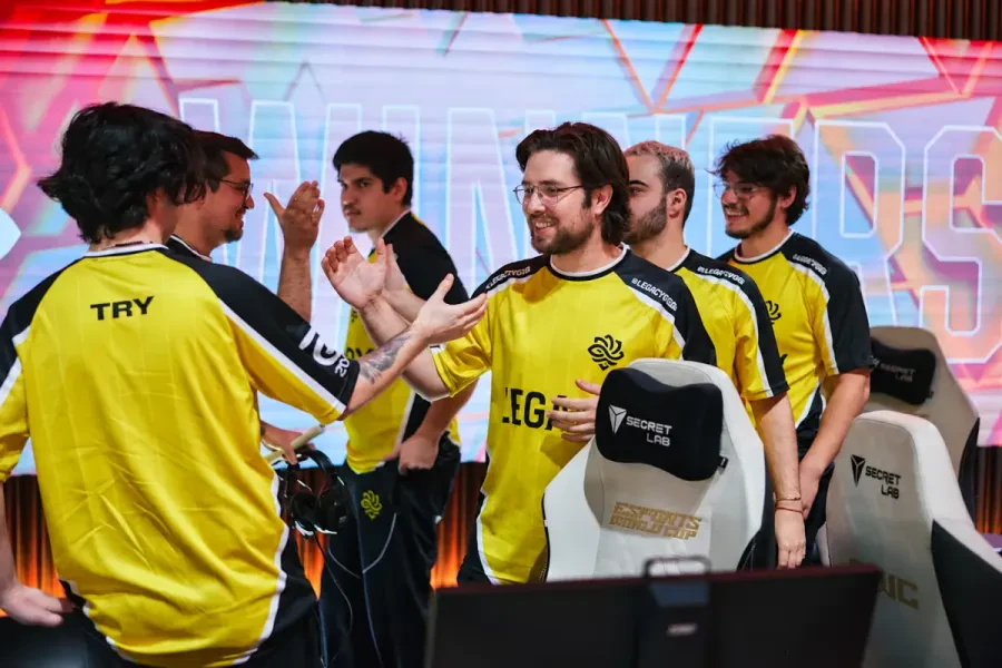 Legacy выбила Falcons из Esports World Cup 2026 и вышла в полуфинал