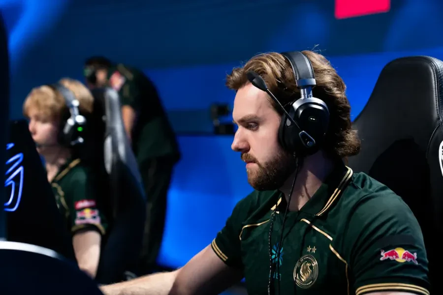 Falcons обыграли Legacy и вышли в плей-офф BLAST Open Porto