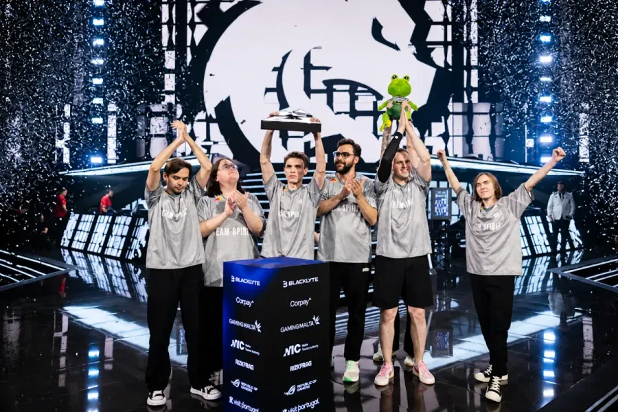 Team Spirit обыграла MOUZ со счетом 3:1 и выиграла BLAST Open Porto 2026