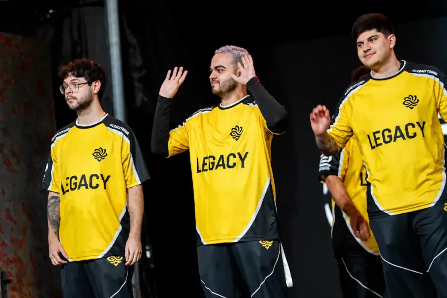 Legacy и BetBoom напрямую вышли в полуфинал FISSURE Playground 3