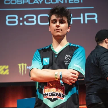 Фото Dot - Симон Корнелиус