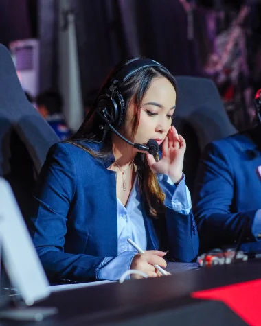 Фото Aeterna - Рэйчел Мелати Налапрая