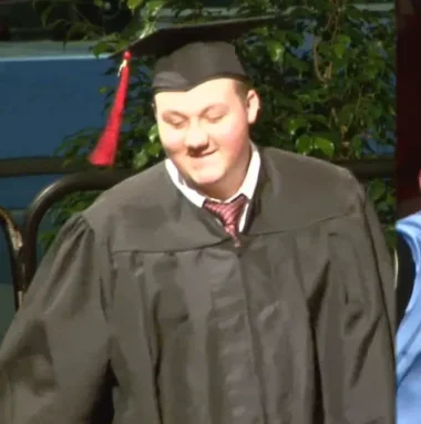 Фото DeeMo - Джастин Саудерс