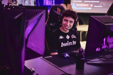 Фото Shuffleverse - Лука Папаратти