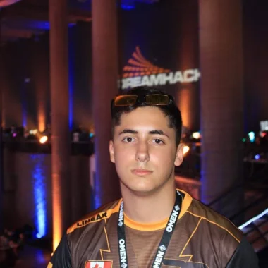 Фото Linear - Закари Гендрон