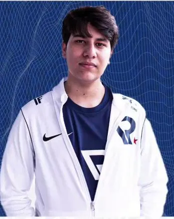 Фото Lonely Kid - Гюркан Соркун