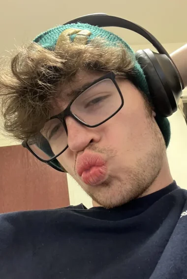 Фото Holden - Холден Кларк