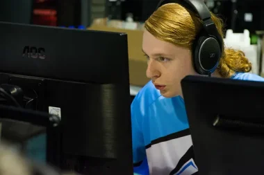 Фото Shrugger - Канан Карман