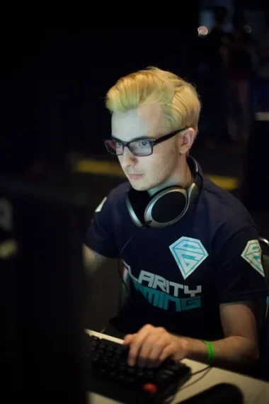 Фото Shew - Алекс Рэймонд