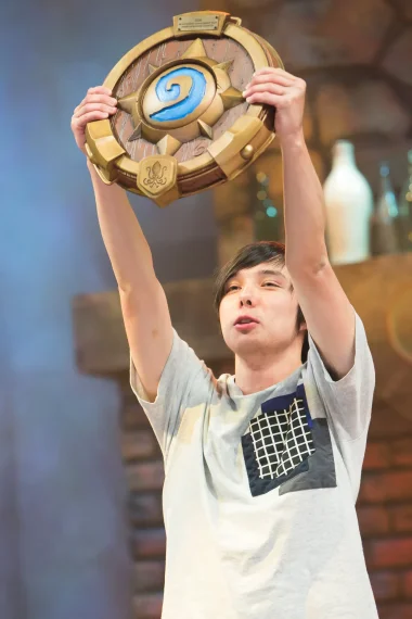 Фото HotMEOWTH - Эдвин Кук