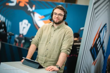 Фото XRTROIKA - Олли Хаттон