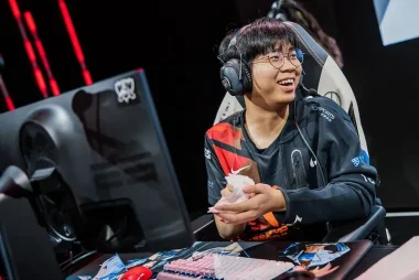 Фото Wayward - Хуан Жэньсин