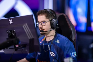 Фото Elite - Ефе Тебер