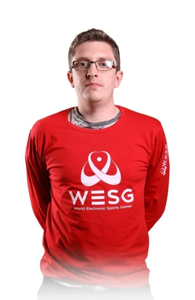 Фото Crimson - Бен Макдональд