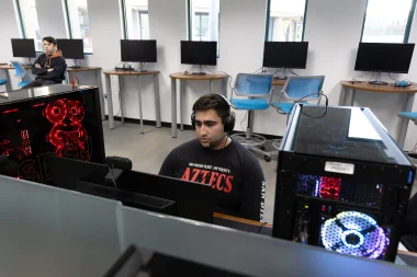 Фото 5strs - Аарав Чоудхари