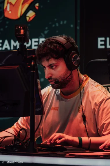 Фото Ken - Мануэль Демир