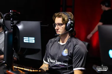 Фото Fussy - Кэмерон Кларк