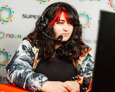 Фото Lyric - Эмили Форман