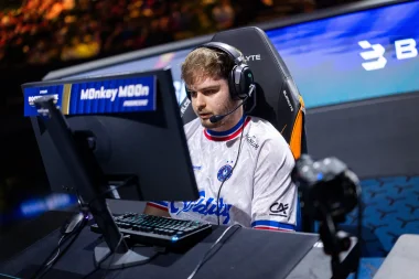 Фото M0nkey M00n - Эван Рожез