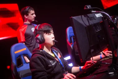 Фото NICE - Е Вей