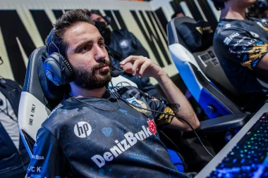 Фото StarScreen - Сонер Кая