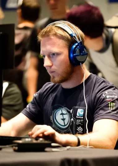 Фото Machine - Брайс Бейтс