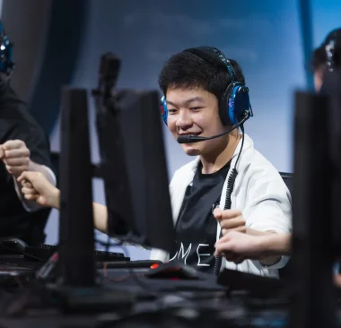 Фото Signed - Дейл Танг