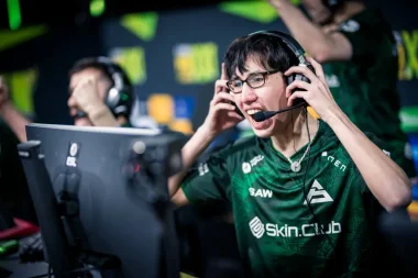 Фото AZUWU - Оскар Белл