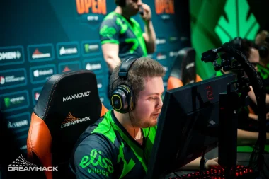 Фото hoody - Ааро Пелтоканкас