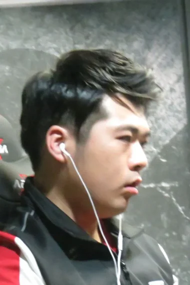 Фото Sharp - Джо Ки-сук