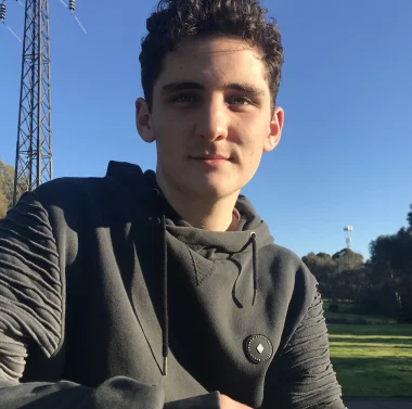 Фото Sketchy - Митчел Уиттен