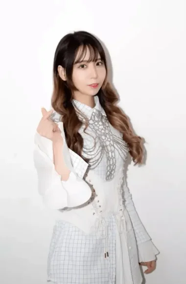 Фото Q Jiang - Куэ Юцзин