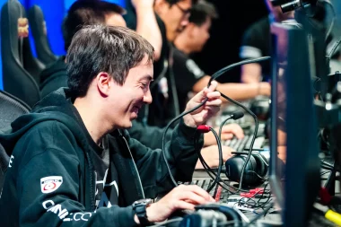 Фото Maplestreet - Эйнсли Уайли