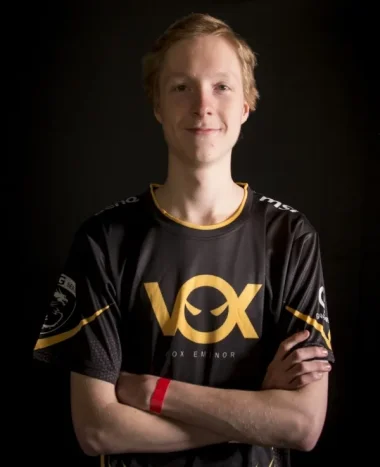 Фото nova - Парис Ларкинс