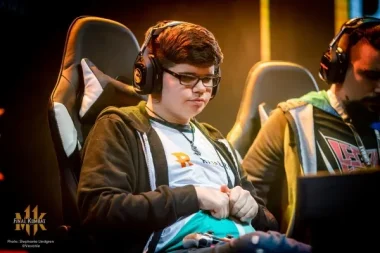 Фото Dragon - Райан Уокер