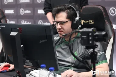 Фото AZR - Аарон Уорд