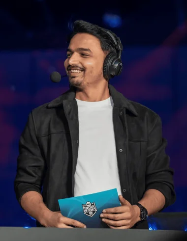 Фото Mazy - Зишан Алам