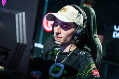 Фото AYYJAYY - Австон Эби