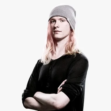 Фото HolyHit - Кеану Брюггеманн