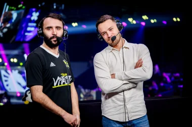 Фото APO - Том Боннион