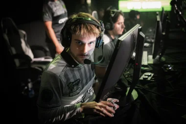 Фото Bound - Adam Gray