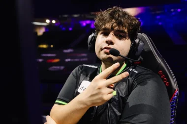 Фото Less - Фелипе Лойола