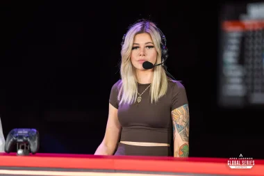 Фото LACE - Лейси Сомервилл